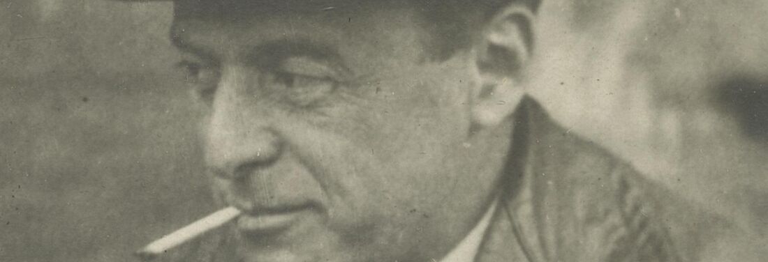 Close-up of Hermann Borchardt's face in black and white. He is wearing a leather jacket, has a cigarette in his mouth and is looking to the left.