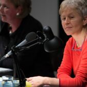 Ulrike Draesner sits behind a microphone, next to her sits Ulrike Vedder