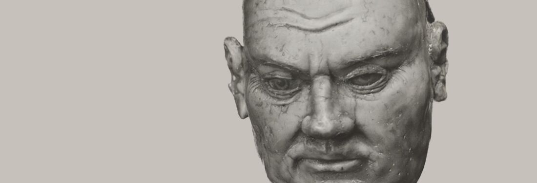Wächserne Totenmaske von Martin Luther mit auf den unteren Bildrand gerichteten Augen.