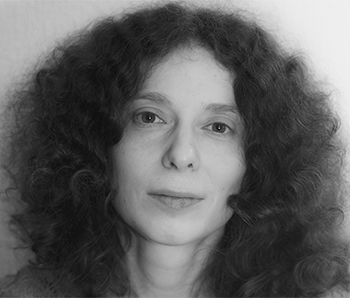 Schwarz-weißes Portraitfoto von Olga Rosenblum