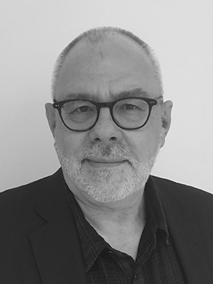 Black and white portrait photo of Detlev Schöttker